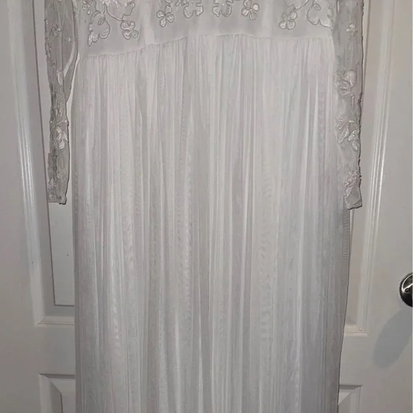 ASOS Embroidered bodice maxi wedding dress white - Picture 6 of 11